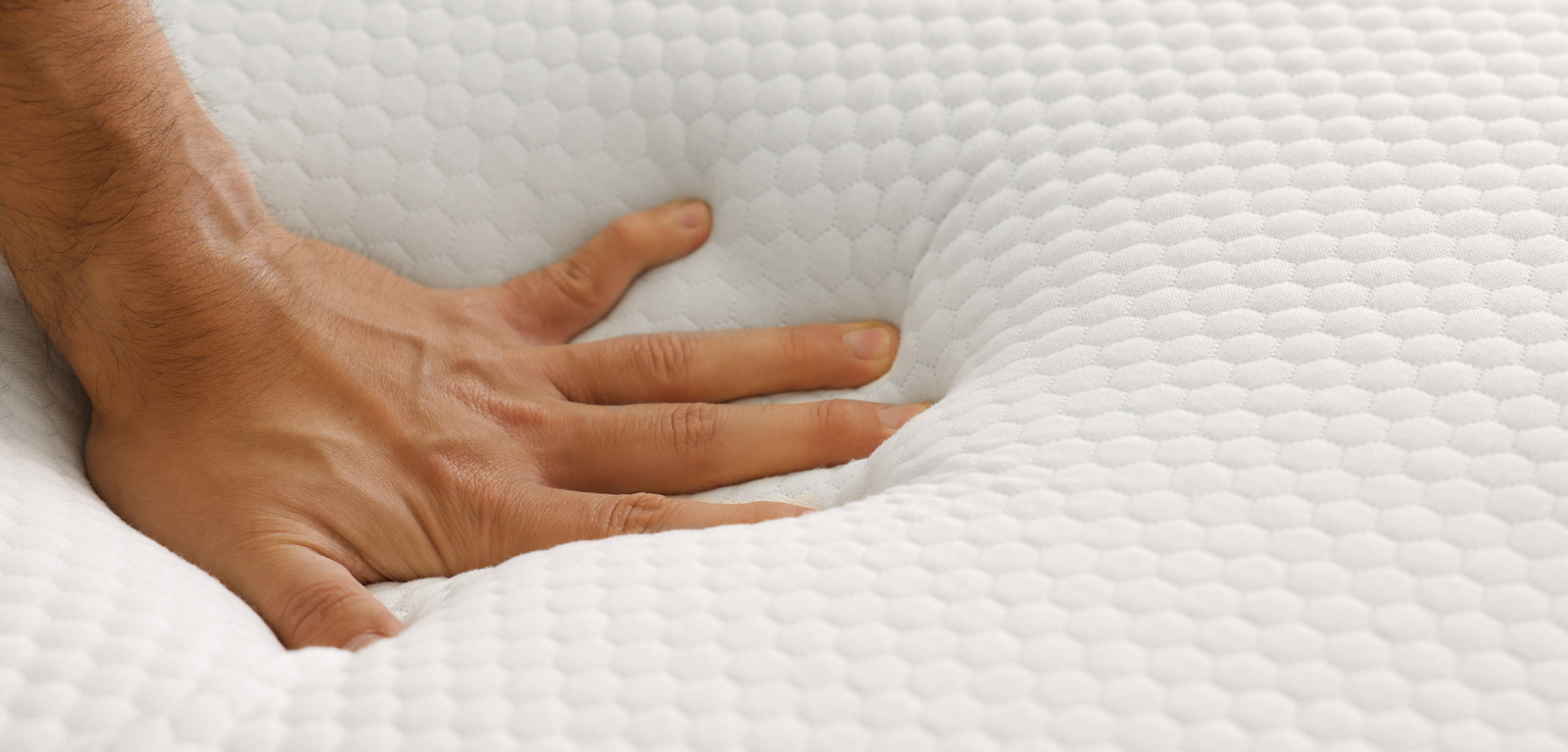 Pourquoi un matelas neuf se creuse : explications et conseils pratiques