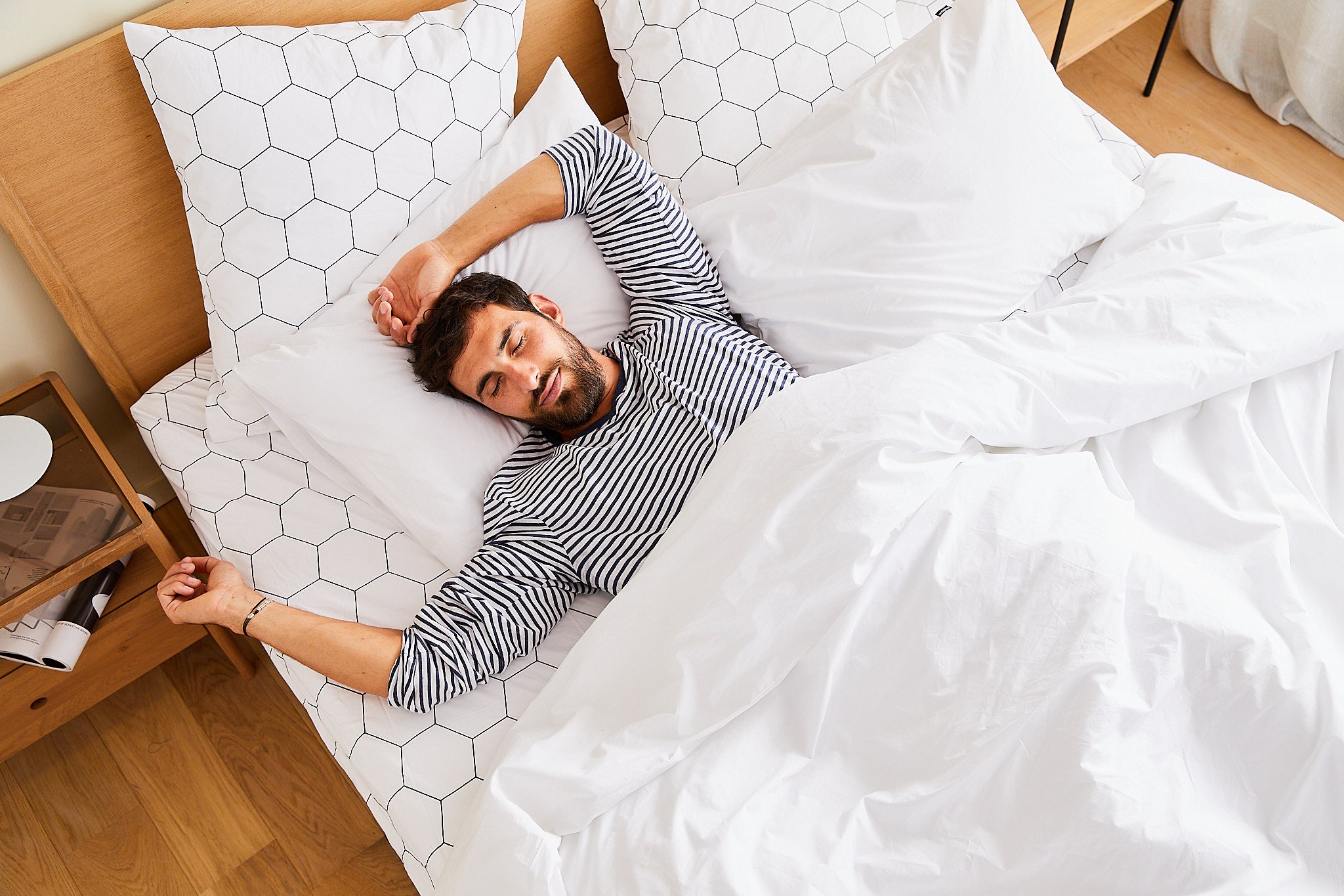 Les positions de sommeil pour bien dormir avec un oreiller – Wopilo