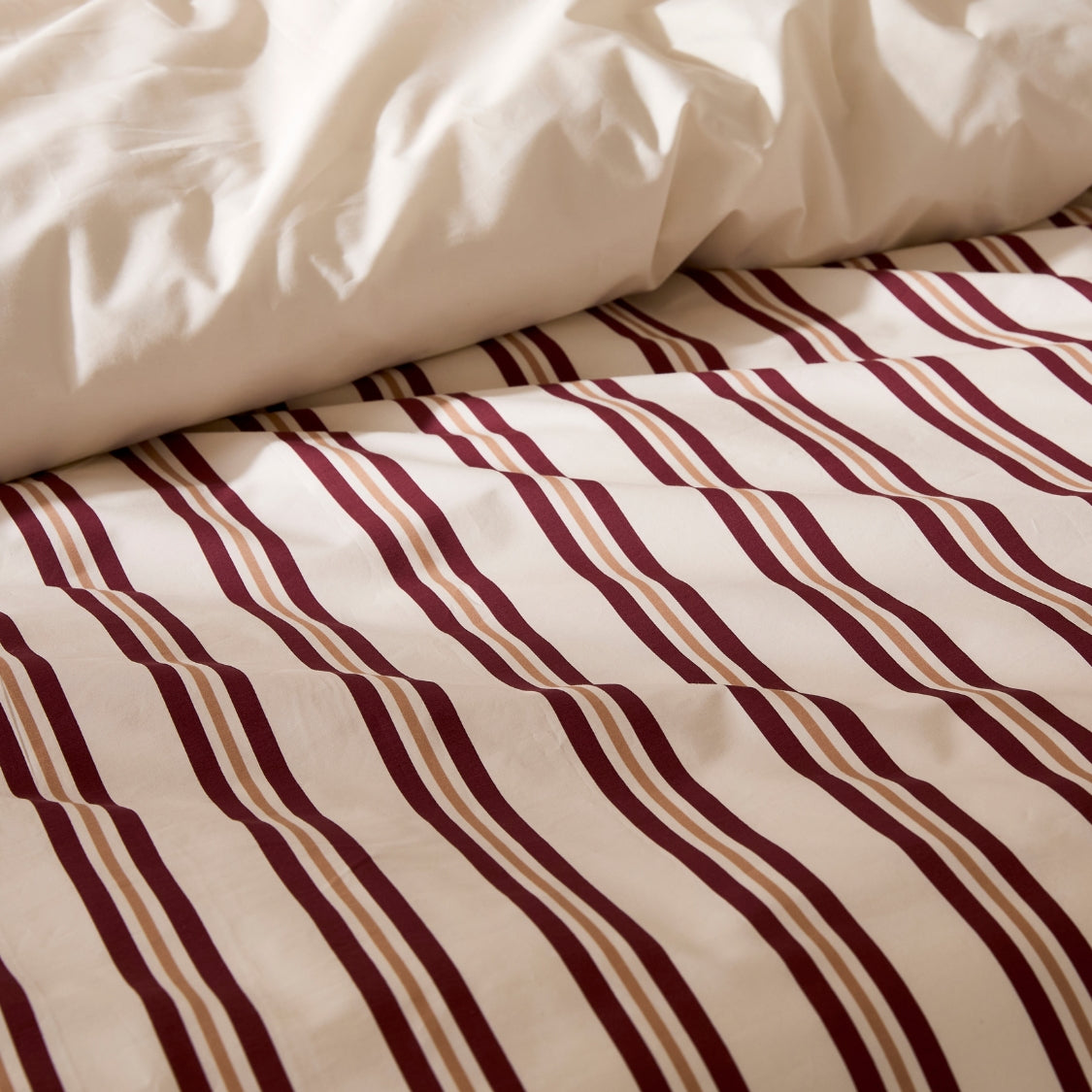 La housse de couette rayures bordeaux et noisette
