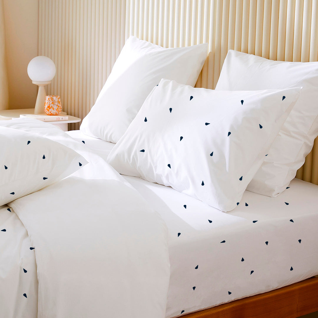 La housse de couette en percale de coton bio - Sélection Éphémère - Pétales (marine et blanc) - Recto